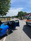 Ein PKW wurde durch den Unfall auf den Gehweg geschleudert.