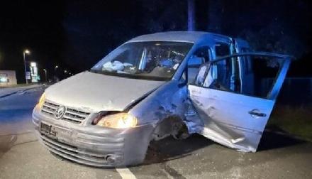 Der PKW wurde bei dem Unfall stark beschädigt.