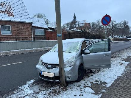 Die Sicht durch die Frontscheibe war hier durch Schnee und Eis stark beeinträchtigt.
