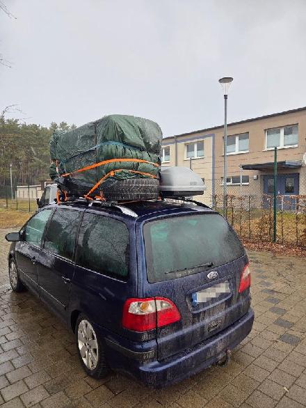 Einen Kühlschrank auf dem Dachträger sehen die Kollegen des AVPR Stolpe auch nicht alle Tage.