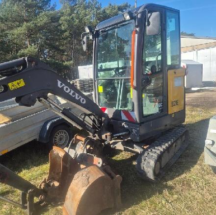 Wer kann Hinweise zum Verbleib des Kettenbaggers geben?