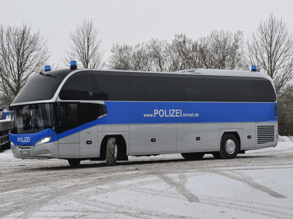 POL ihre Polizei BP FEM Eisatzbus © Bereitschaftspolizei M-V POL ihre Polizei BP FEM Eisatzbus